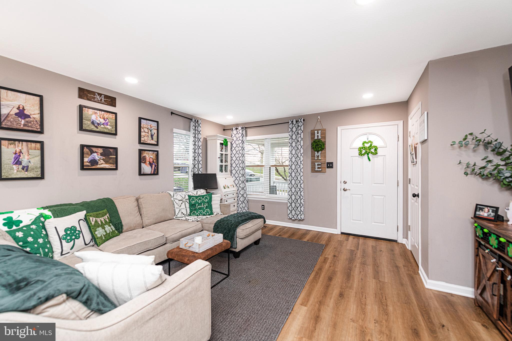 527 May Street Pottstown, PA 19464 - Photo 6 of 43 Living Room
