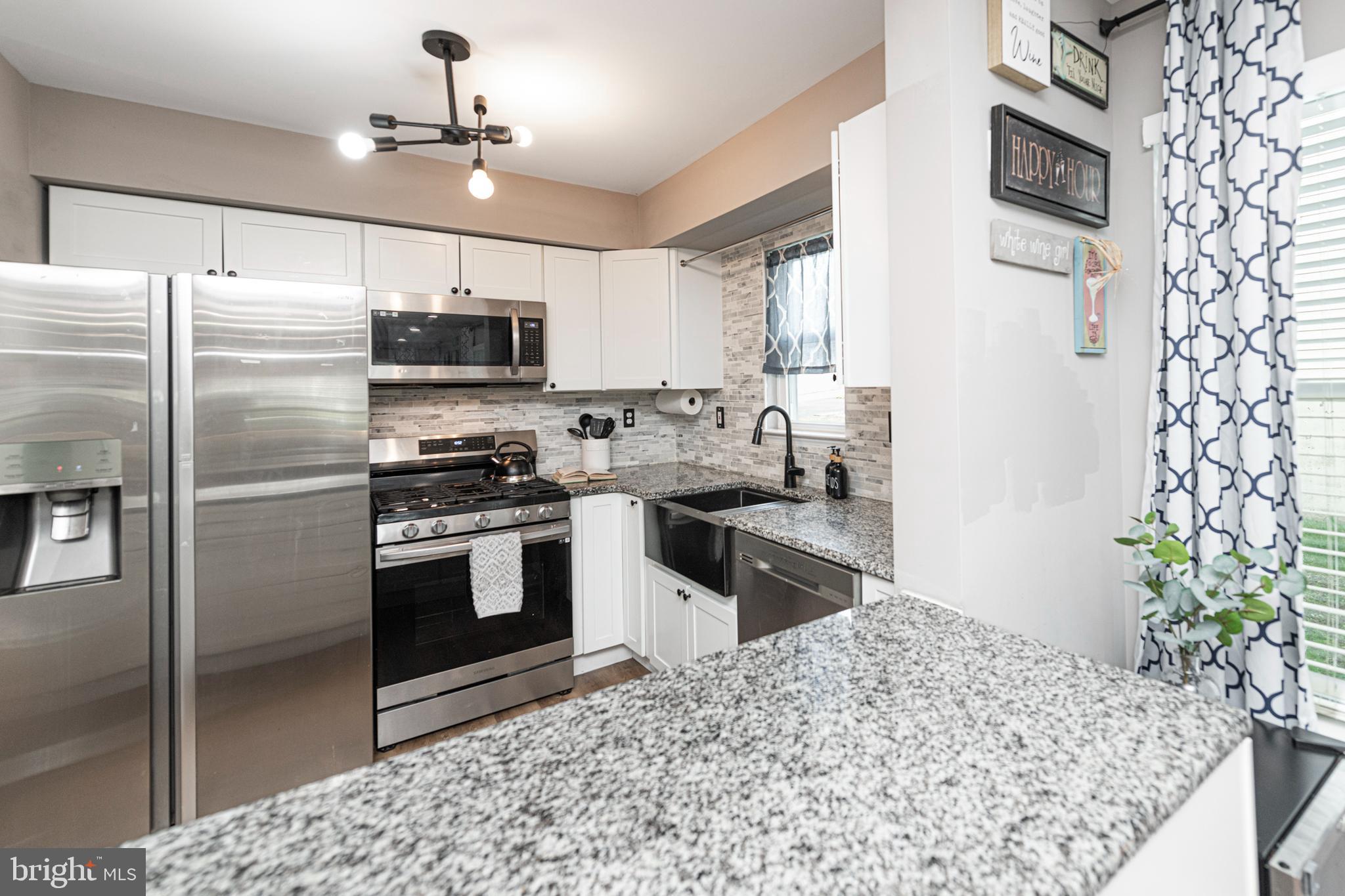 527 May Street Pottstown, PA 19464 - Photo 10 of 43 Updated Kitchen Shaker Cabinets & Granite Counter