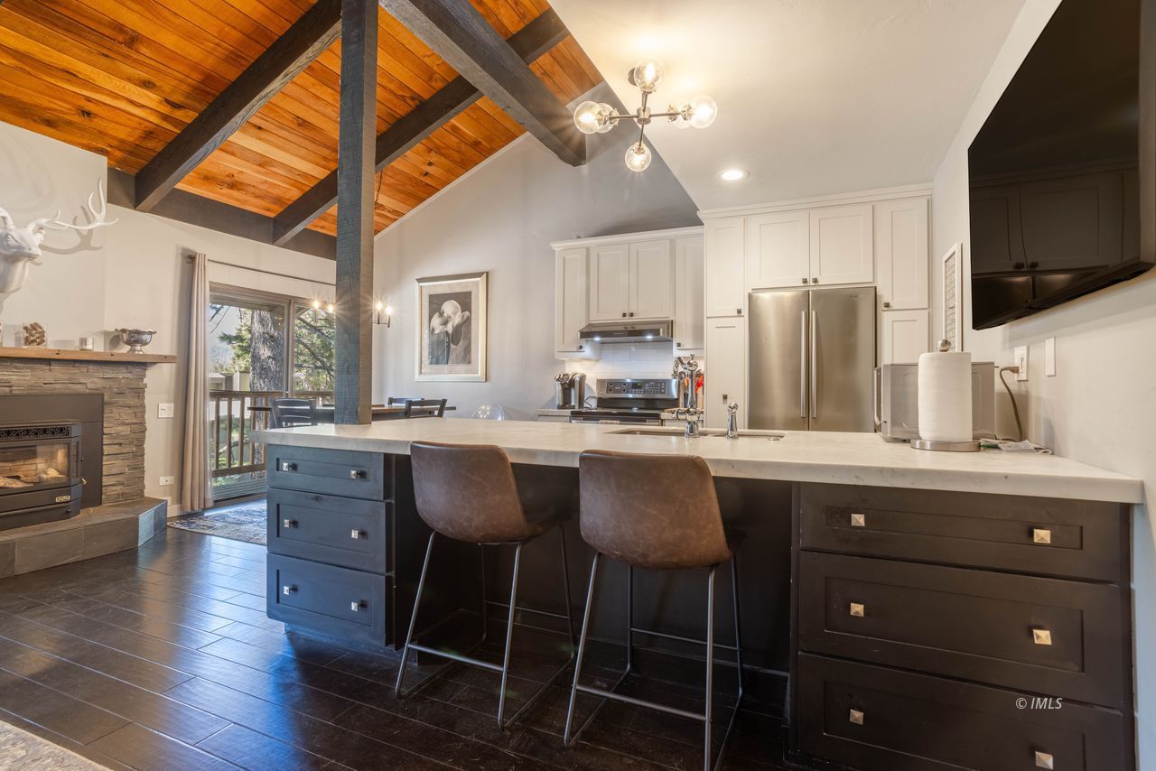 152 Viewpoint Road, Unit 120 Mammoth Lakes, CA 93546 - Photo 8 of 30 Untitled