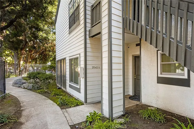 $664,999 | 2542 West MacArthur Boulevard, Unit 143, Santa Ana, CA 92704