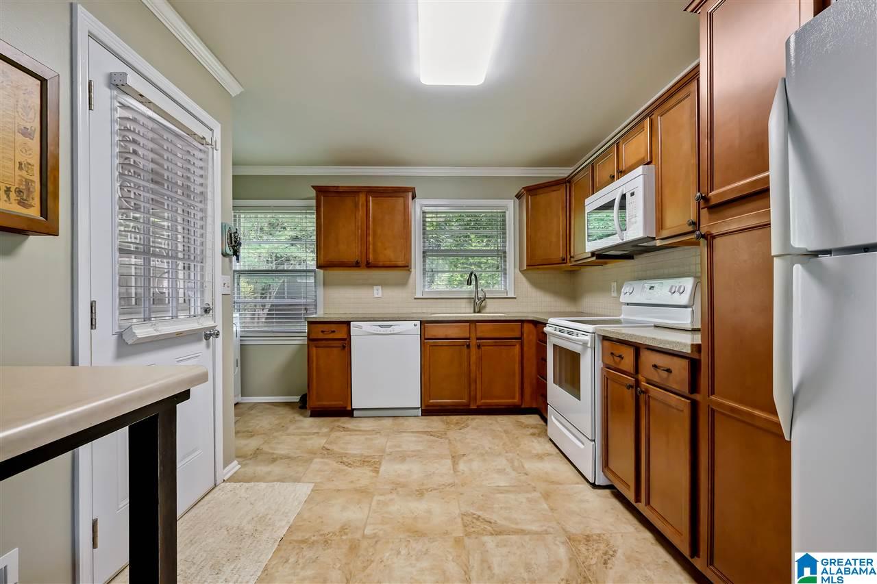825 Martinwood Road Birmingham, AL 35235 - Photo 9 of 19