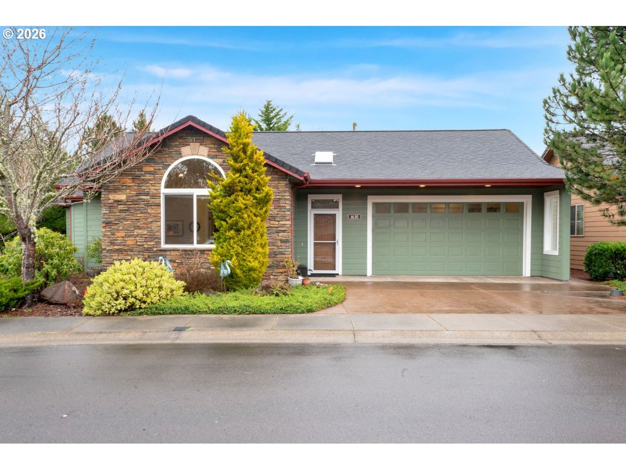 1630 38th Loop Florence, OR 97439 - Photo 2 of 35