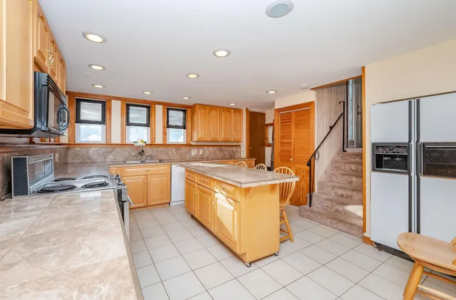 $559,000 | 731 Hilldale Avenue, Haverhill, MA 01832