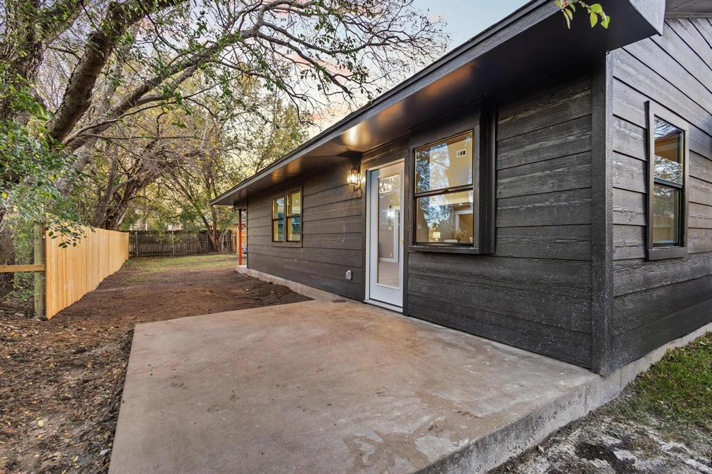 2214 Rex Cruse Drive Sherman, TX 75092 - Photo 37 of 40 a backyard of a house