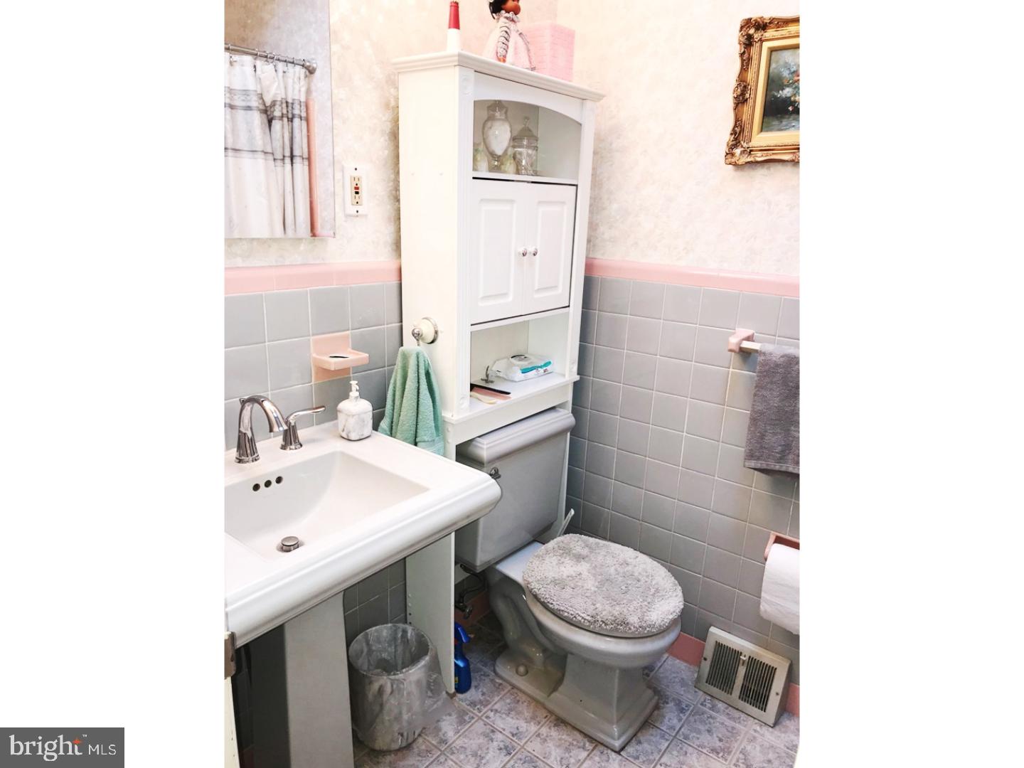 2021 Tomlinson Road Philadelphia, PA 19116 - Photo 22 of 25 Bathroom