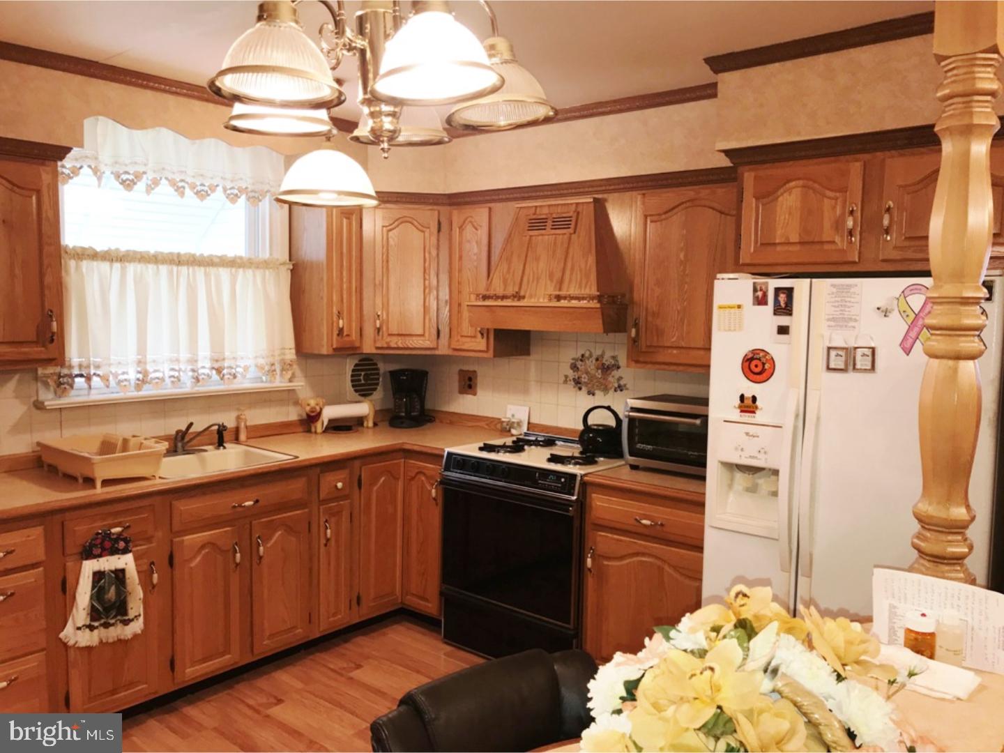 2021 Tomlinson Road Philadelphia, PA 19116 - Photo 8 of 25 Kitchen