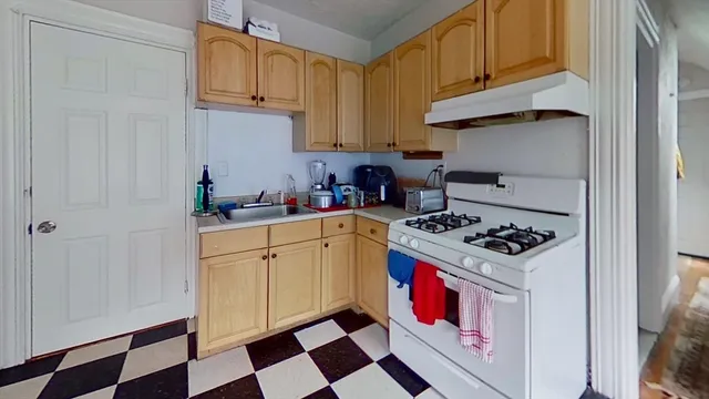 $3,595 | 32 Gordon Street, Unit 3, Boston, MA 02134