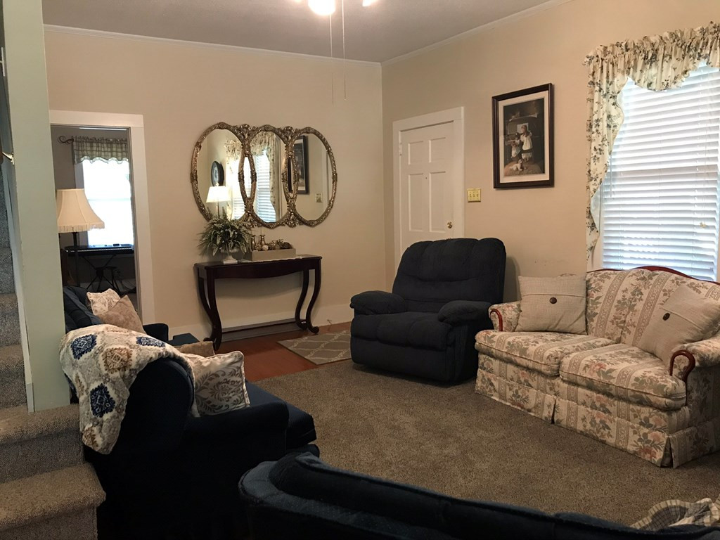 711 Railroad Avenue Springfield, SC 29146 - Photo 8 of 38