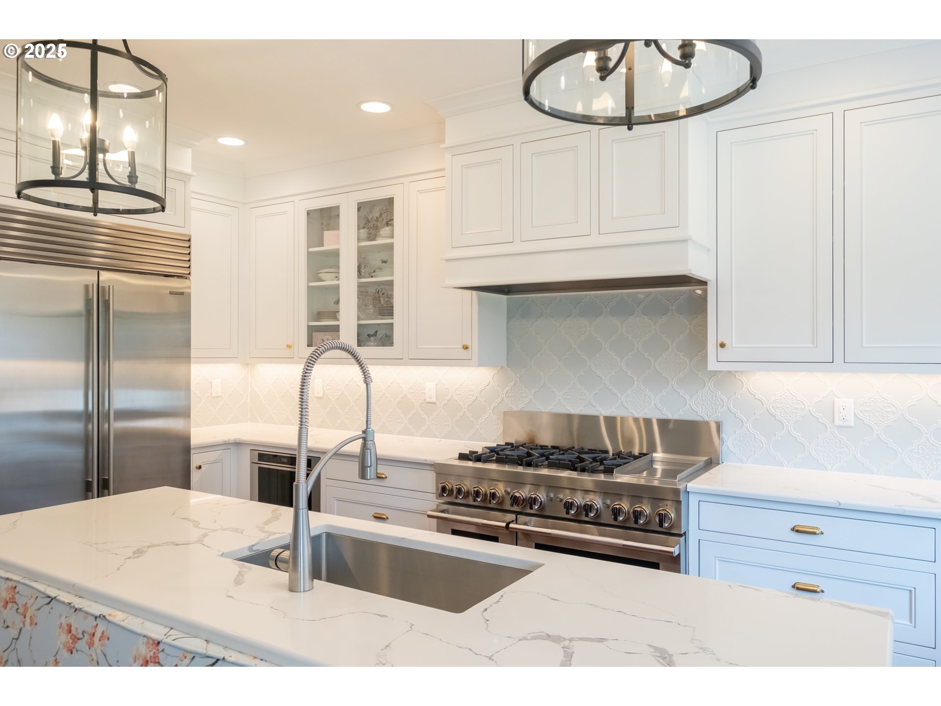 1435 Northwest Ashley Drive Albany, OR 97321 - Photo 13 of 44 a kitchen with granite countertop a sink stainless steel appliances and cabinets