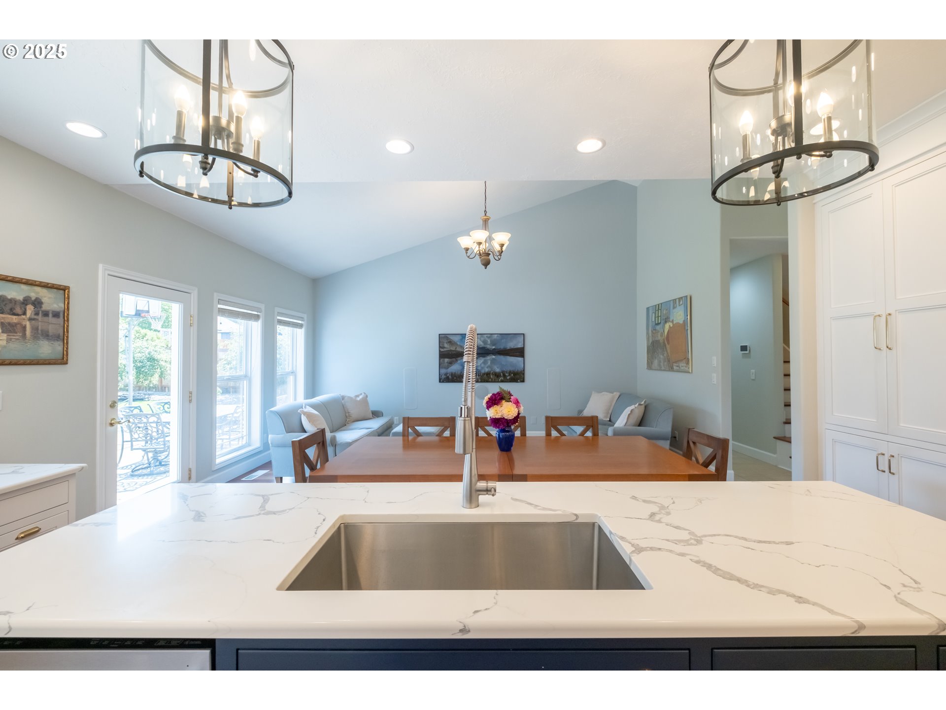 1435 Northwest Ashley Drive Albany, OR 97321 - Photo 14 of 44 a living room with kitchen island furniture and a large window
