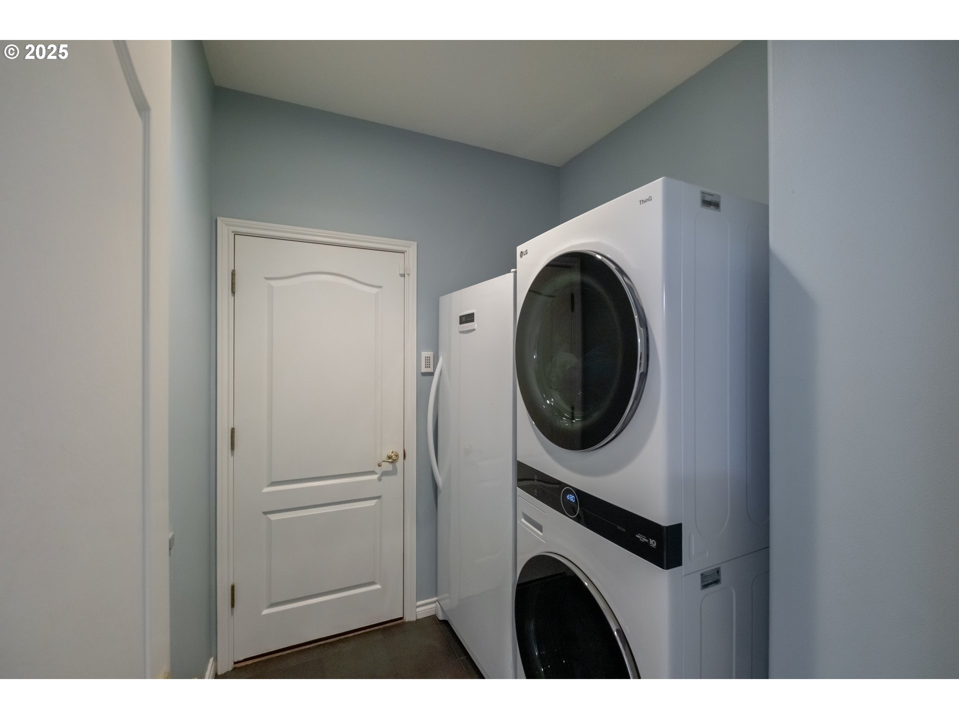 1435 Northwest Ashley Drive Albany, OR 97321 - Photo 19 of 44 a utility room with dryer and washer