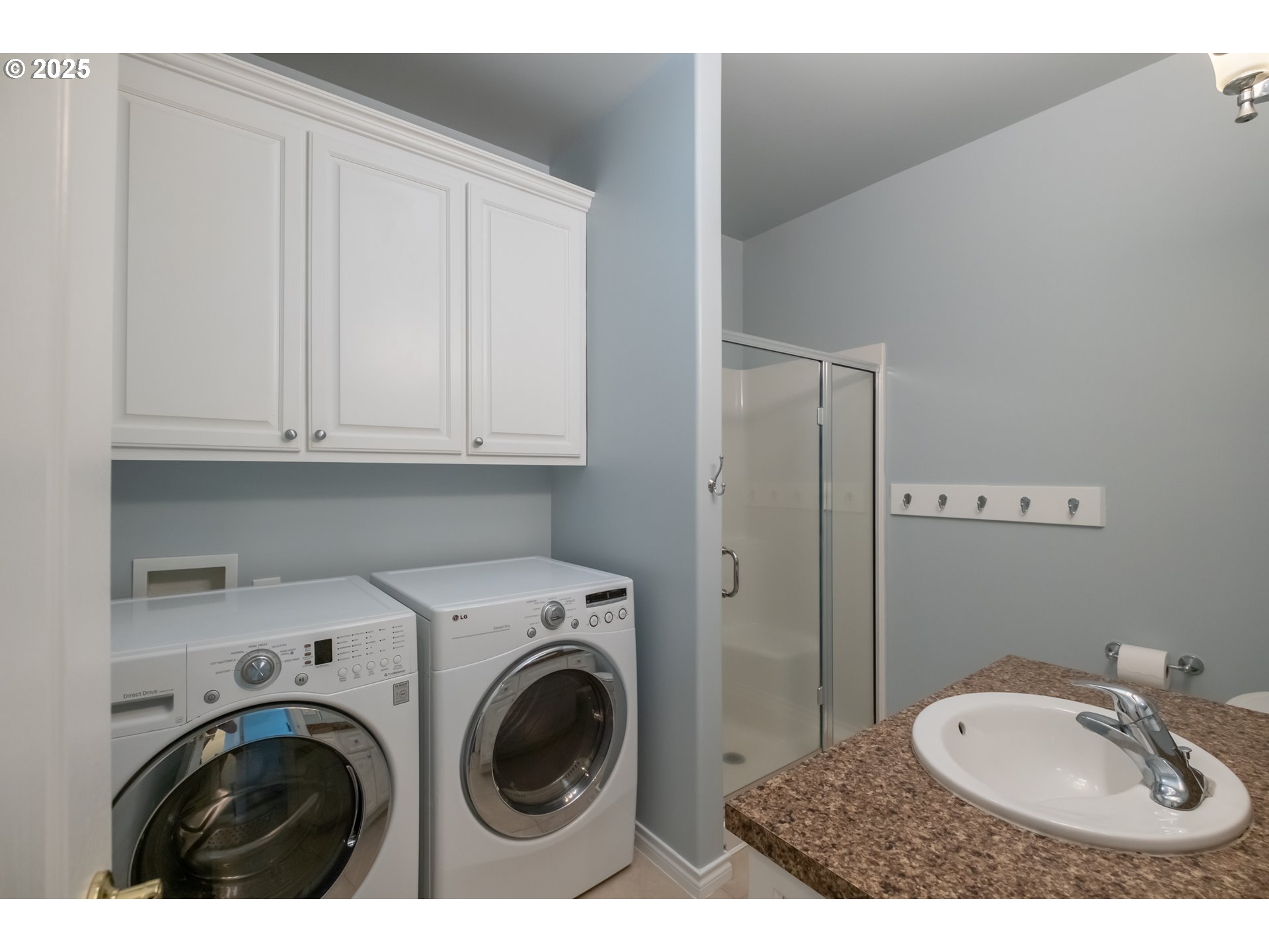 1435 Northwest Ashley Drive Albany, OR 97321 - Photo 31 of 44 a bathroom with a sink and a washer dryer