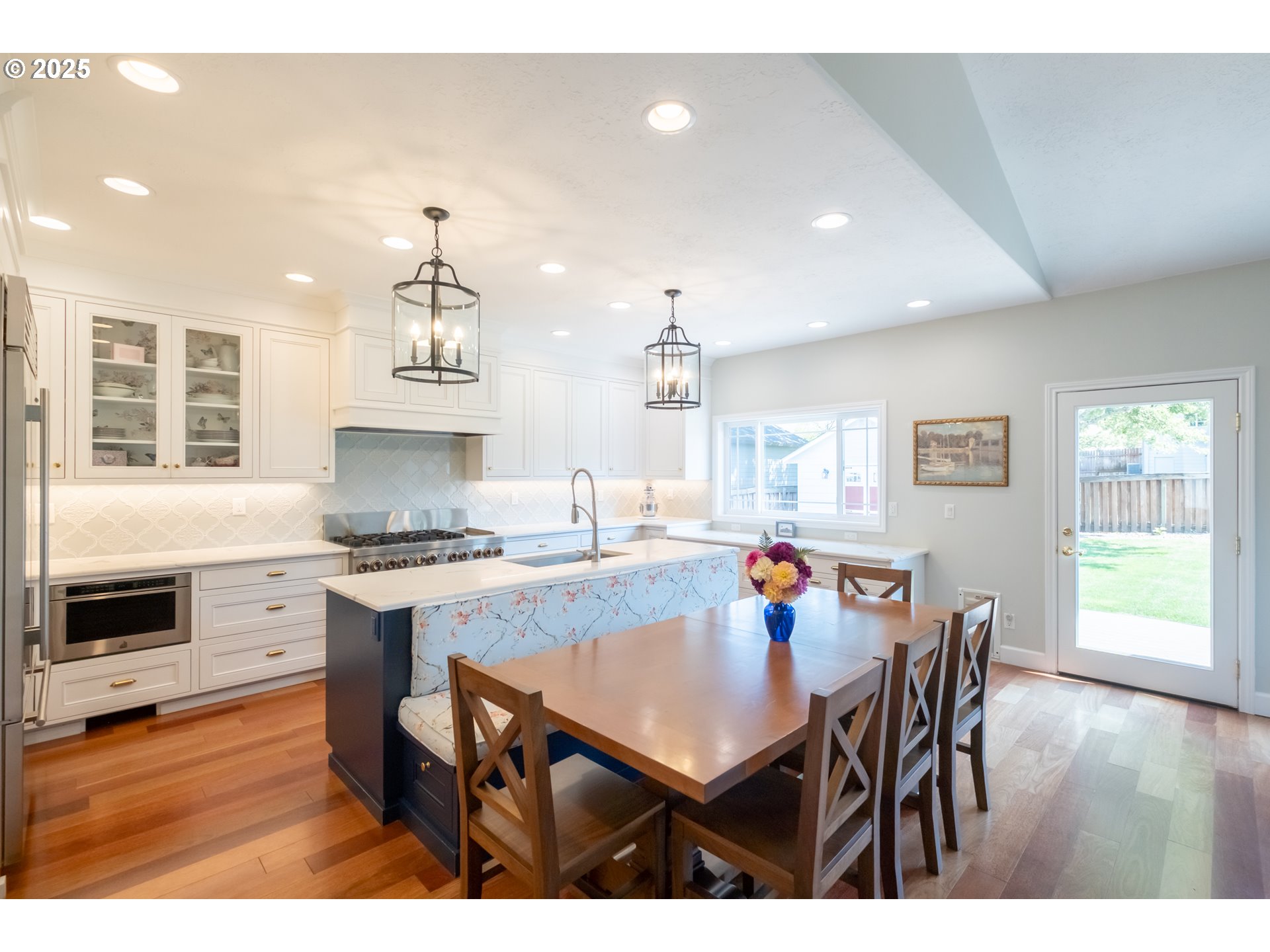 1435 Northwest Ashley Drive Albany, OR 97321 - Photo 10 of 44 a kitchen with stainless steel appliances granite countertop a stove a refrigerator a kitchen island a dining table and chairs with wooden floor