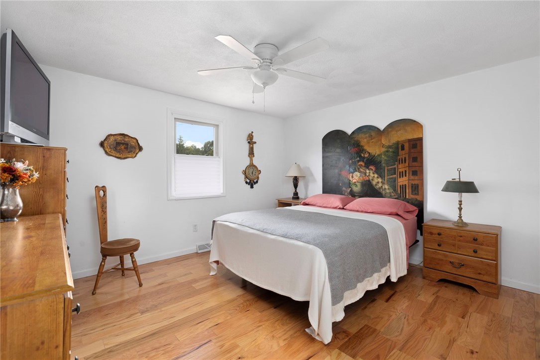 25 Webb Avenue Warwick, RI 02889 - Photo 13 of 32