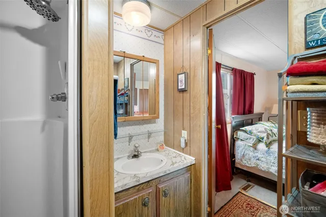 a en suite bathroom with sink and mirror