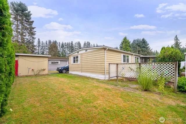 a view of a house with a backyard