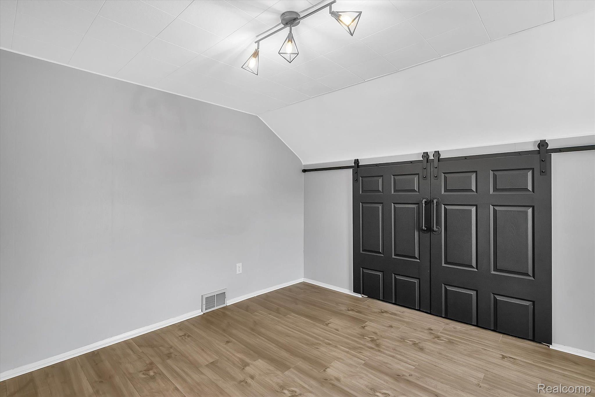 403 Touraine Road Grosse Pointe, MI 48236 - Photo 26 of 50 Gallery Image 26