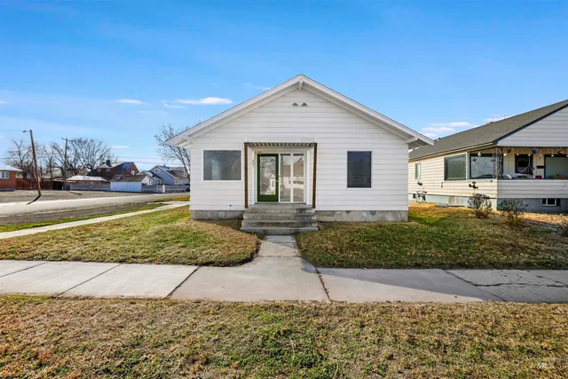 $230,000 | 401 Broadway Avenue North, Buhl, ID 83316