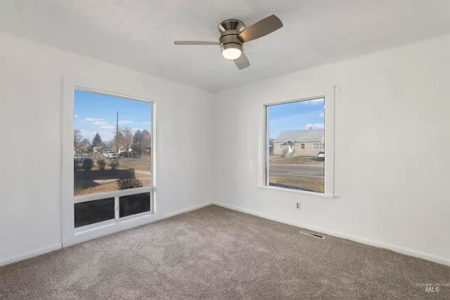 $230,000 | 401 Broadway Avenue North, Buhl, ID 83316