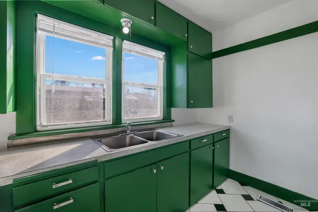 $230,000 | 401 Broadway Avenue North, Buhl, ID 83316