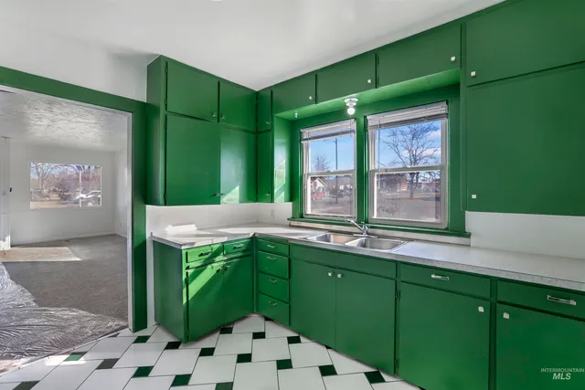 $230,000 | 401 Broadway Avenue North, Buhl, ID 83316