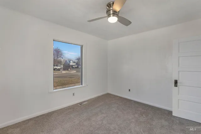 $230,000 | 401 Broadway Avenue North, Buhl, ID 83316