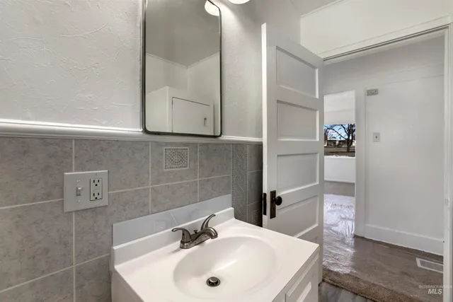 $230,000 | 401 Broadway Avenue North, Buhl, ID 83316