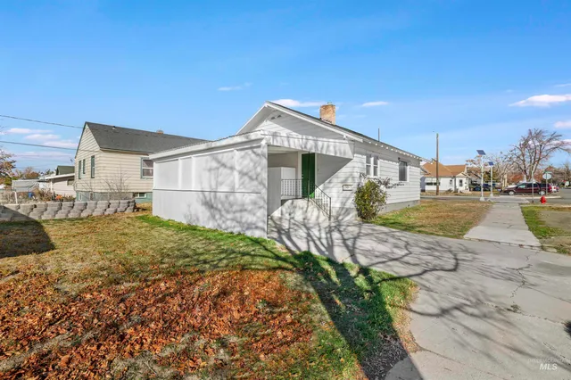 $230,000 | 401 Broadway Avenue North, Buhl, ID 83316