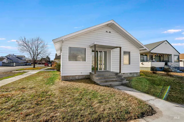 $230,000 | 401 Broadway Avenue North, Buhl, ID 83316