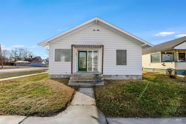 $230,000 | 401 Broadway Avenue North, Buhl, ID 83316