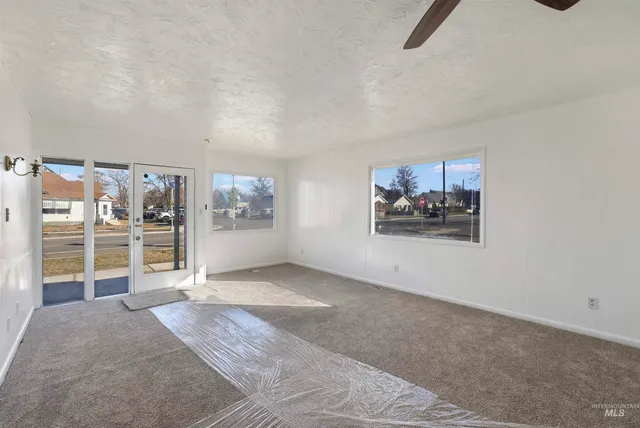 $230,000 | 401 Broadway Avenue North, Buhl, ID 83316