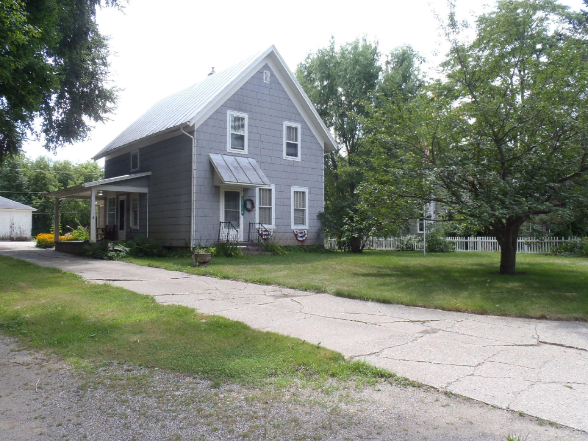 11714 Old Belding Road Northeast Belding, MI 48809 - Photo 2 of 17 P8140004