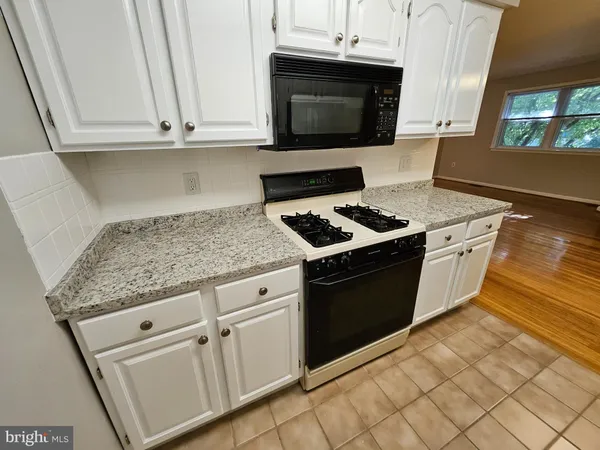 $1,950 | 200 North Wayne Avenue, Unit 9, Wayne, PA 19087