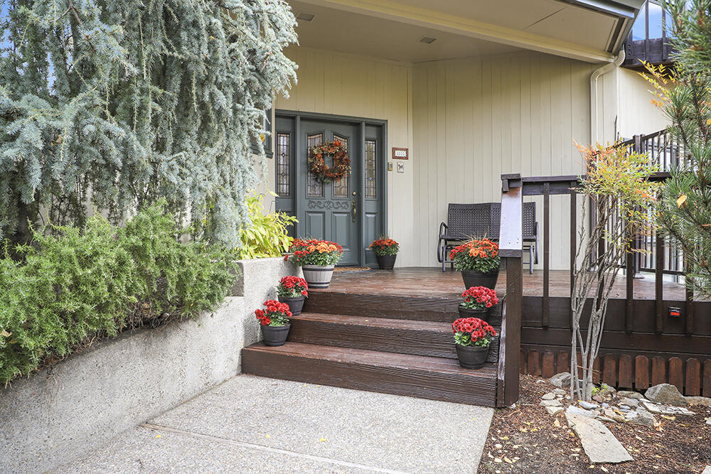 2255 Johns Peak Road Central Point, OR 97502 - Photo 3 of 36 Entry 2