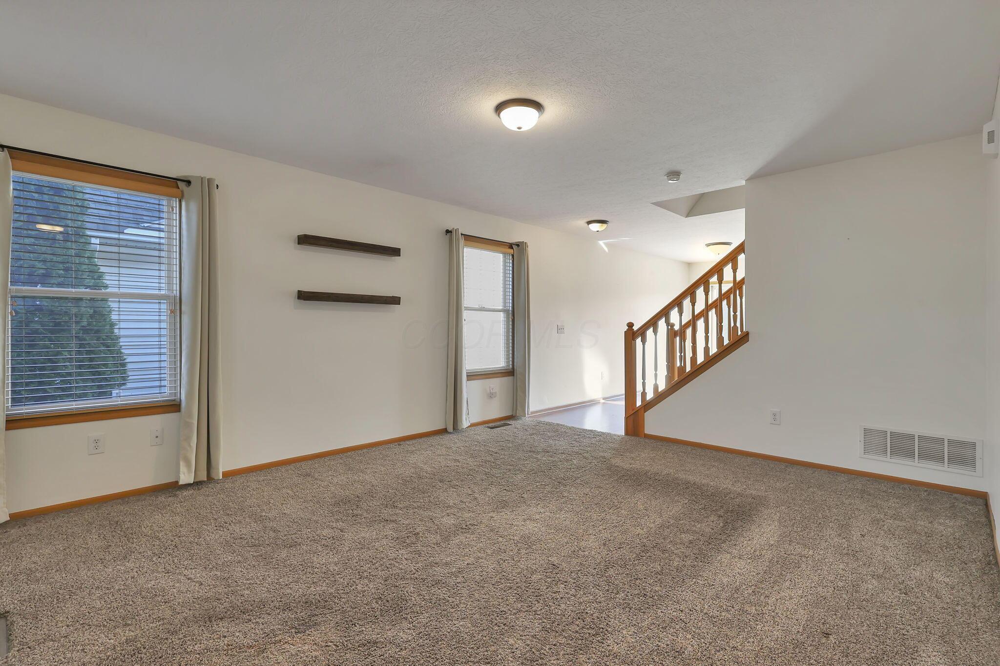 5407 Winters Run Road Dublin, OH 43016 - Photo 9 of 50 Living Room