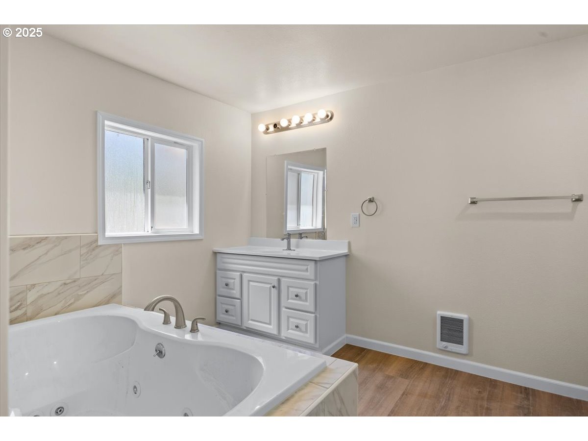 181 Oak Hollow Road Riddle, OR 97469 - Photo 15 of 27