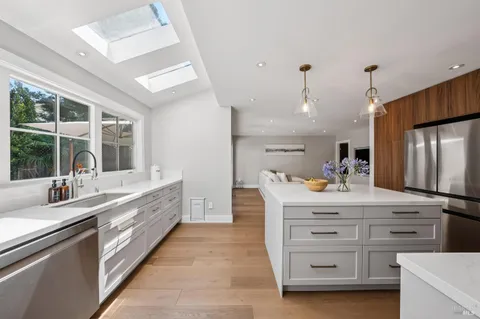 $1,295,000 | 22 Hyannis Cove, San Rafael, CA 94901