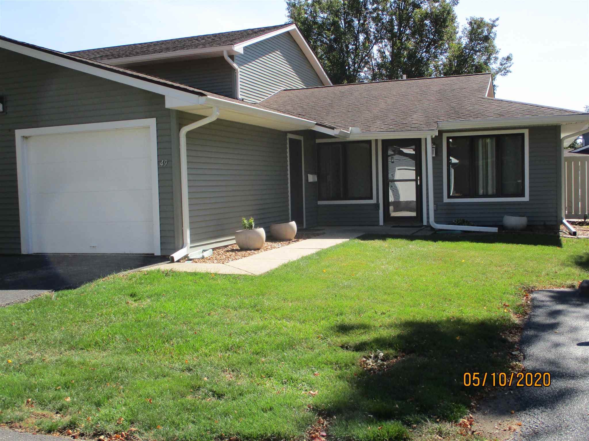 49 Brookside Place Springfield, IL 62704 - Photo 1 of 15 Gallery Image 1
