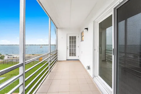 $2,000 | 4500 North Flagler Drive, Unit C17, West Palm Beach, FL 33407