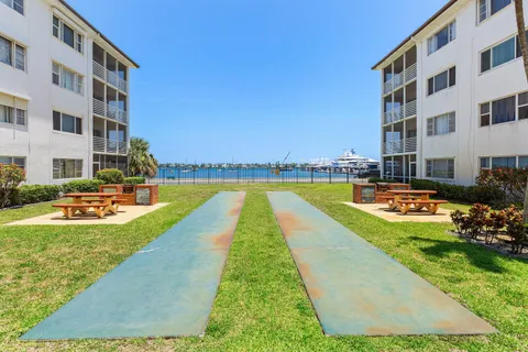 $2,000 | 4500 North Flagler Drive, Unit C17, West Palm Beach, FL 33407