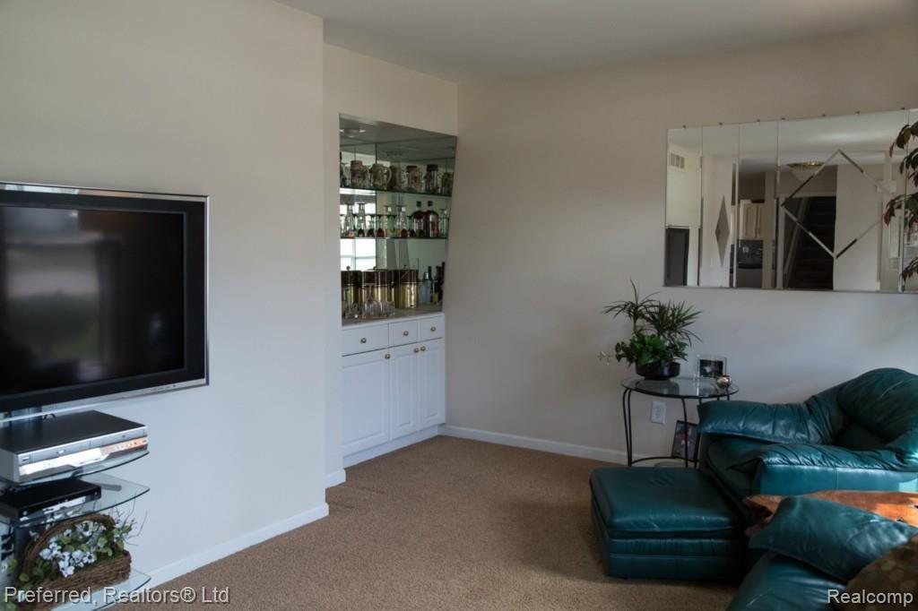 41810 Ridge Road East Novi, MI 48375 - Photo 3 of 25