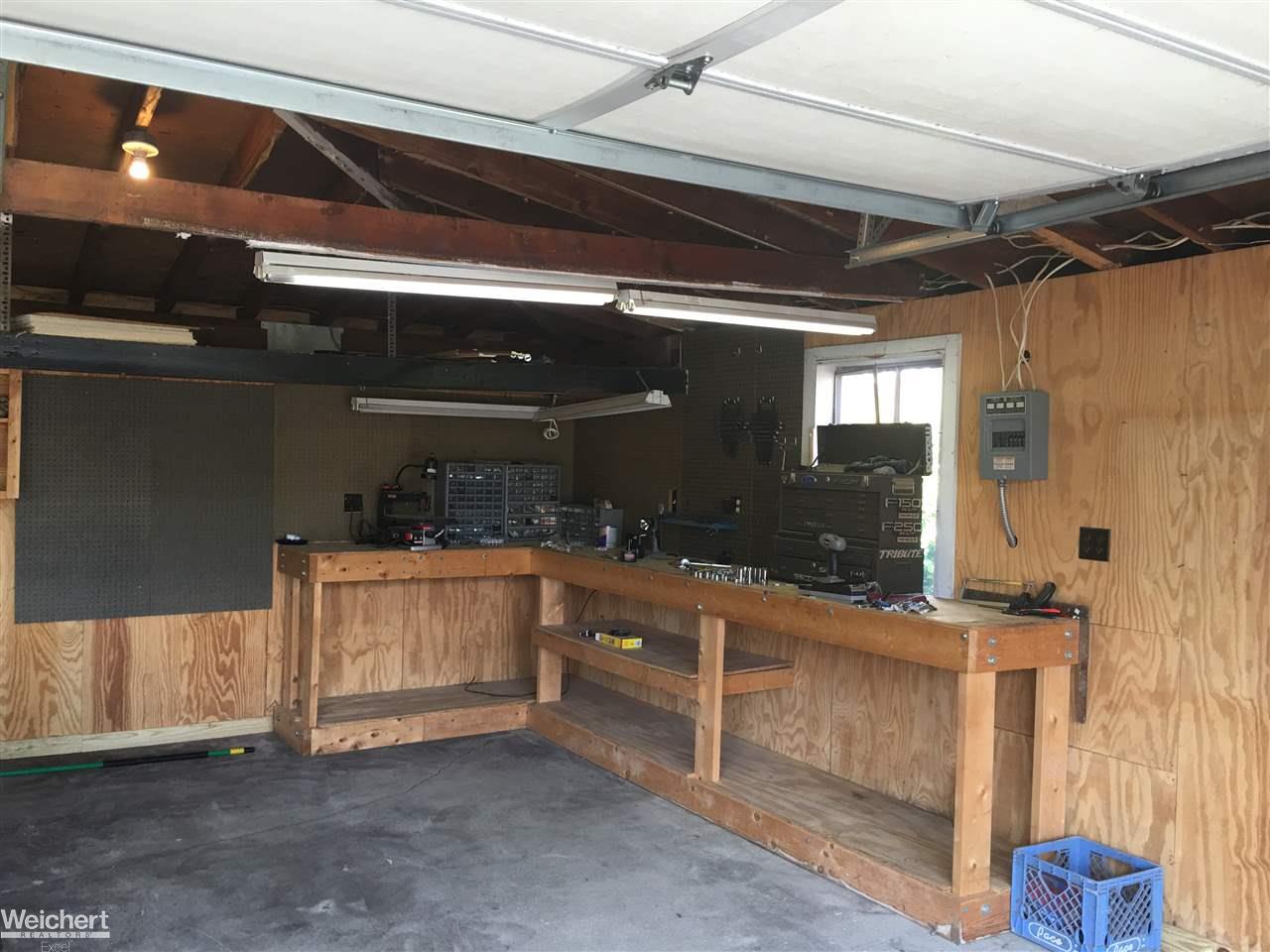 30505 Hayes Road Warren, MI 48088 - Photo 11 of 33 Spacious garage is the perfect workplace!