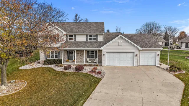 $499,900 | 4144 North Foxglove Lane, Appleton, WI 54913