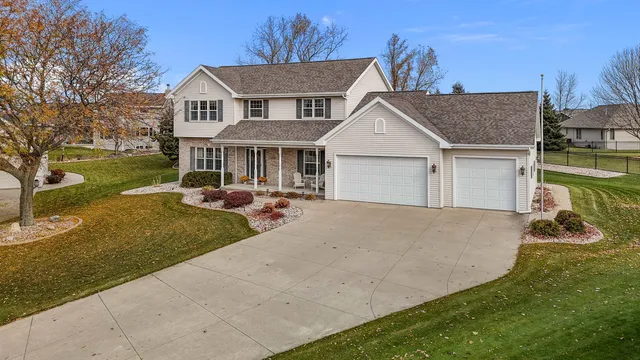 $499,900 | 4144 North Foxglove Lane, Appleton, WI 54913