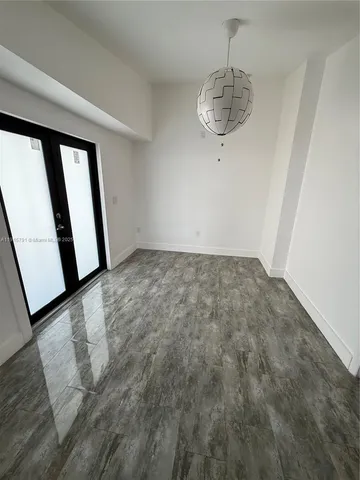 a view of empty room with window