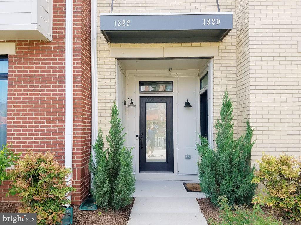 1322 Ribbon Limestone Terrace Southeast Leesburg, VA 20175 - Photo 4 of 33 Gallery Image 4