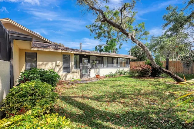 $2,100 | 107 Parkside Colony Drive, Tarpon Springs, FL 34689