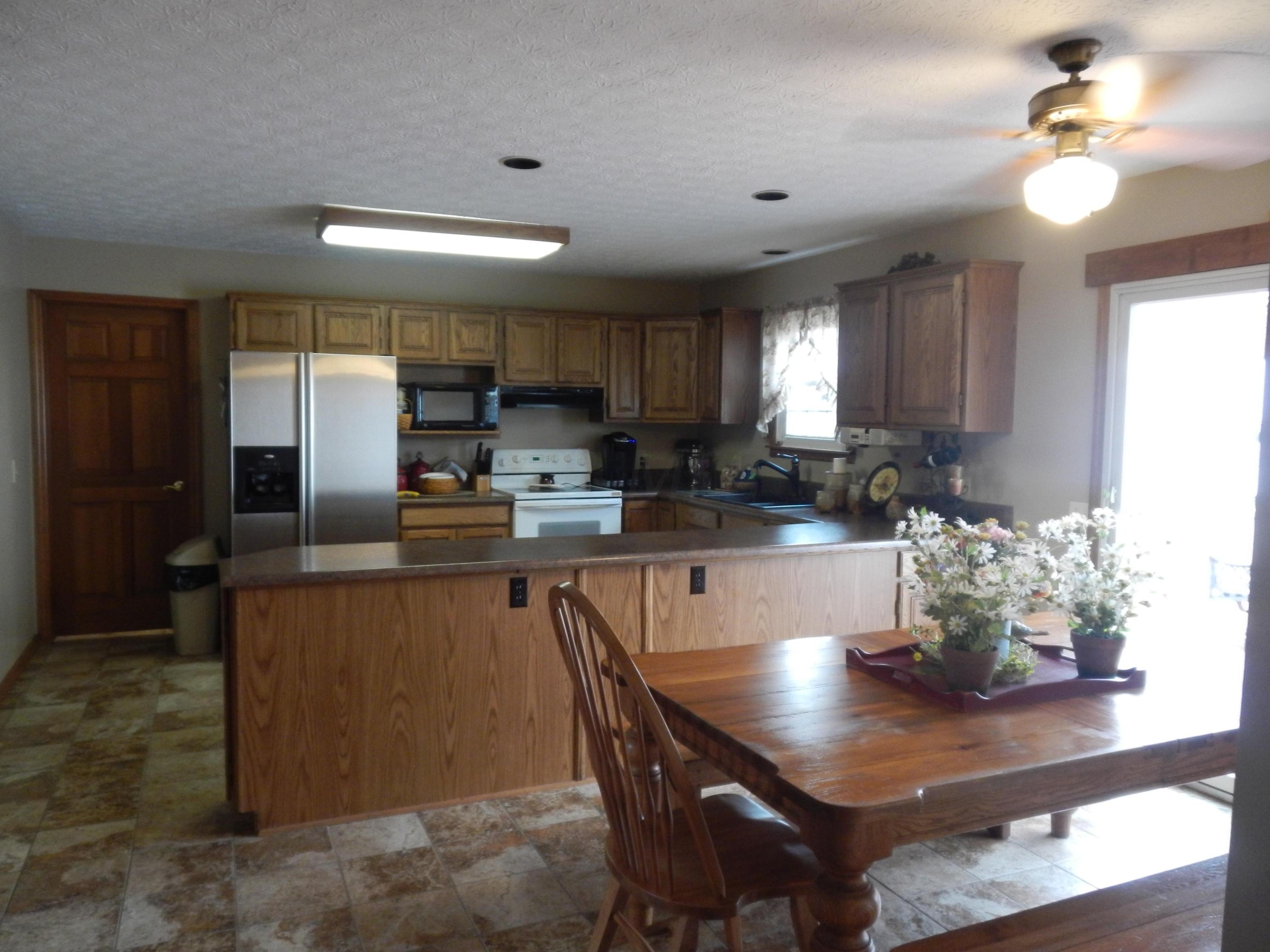 13190 Badger Road Williamsport, OH 43164 - Photo 9 of 33