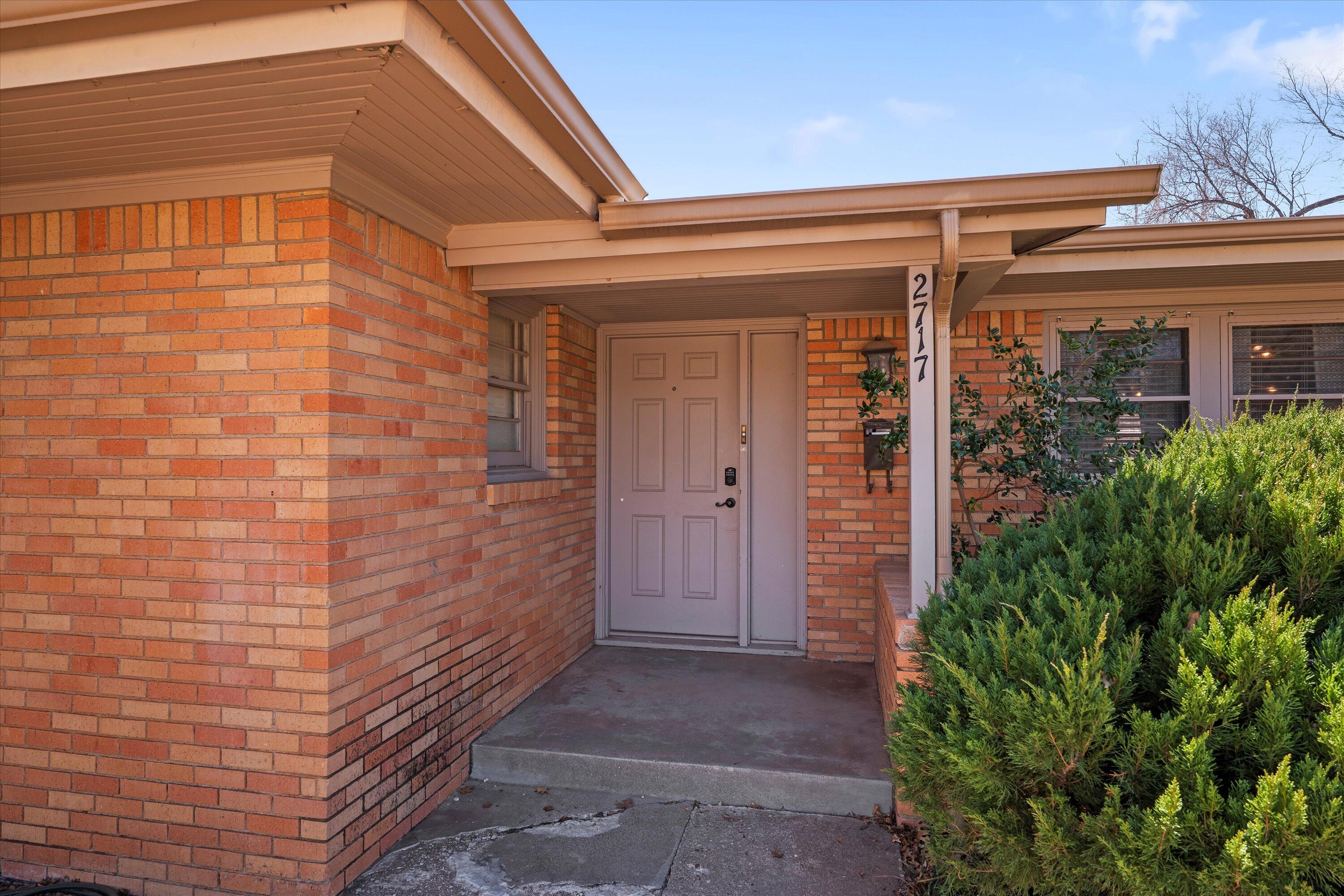 2717 55th Street Lubbock, TX 79413 - Photo 3 of 25 03-2717 55th St