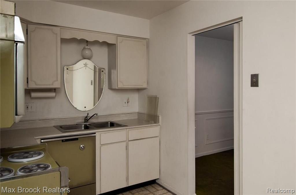 100 West Hickory Grove Road, Unit 4 Bloomfield Hills, MI 48304 - Photo 7 of 11